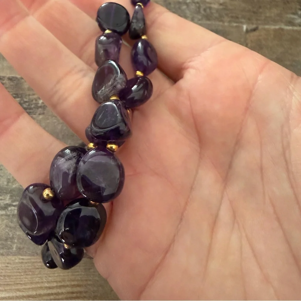 Purple stone and gold toned necklace - Picture 2 of 3